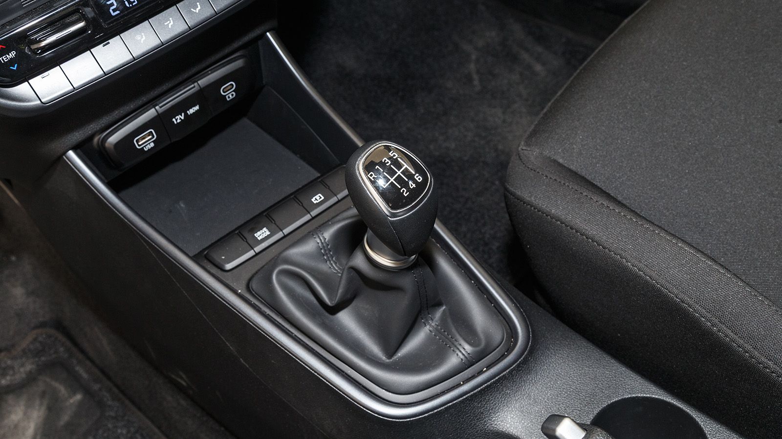 Hyundai I20. Πόσο καλό είναι σε εξοπλισμό άνεσης και ασφάλειας.